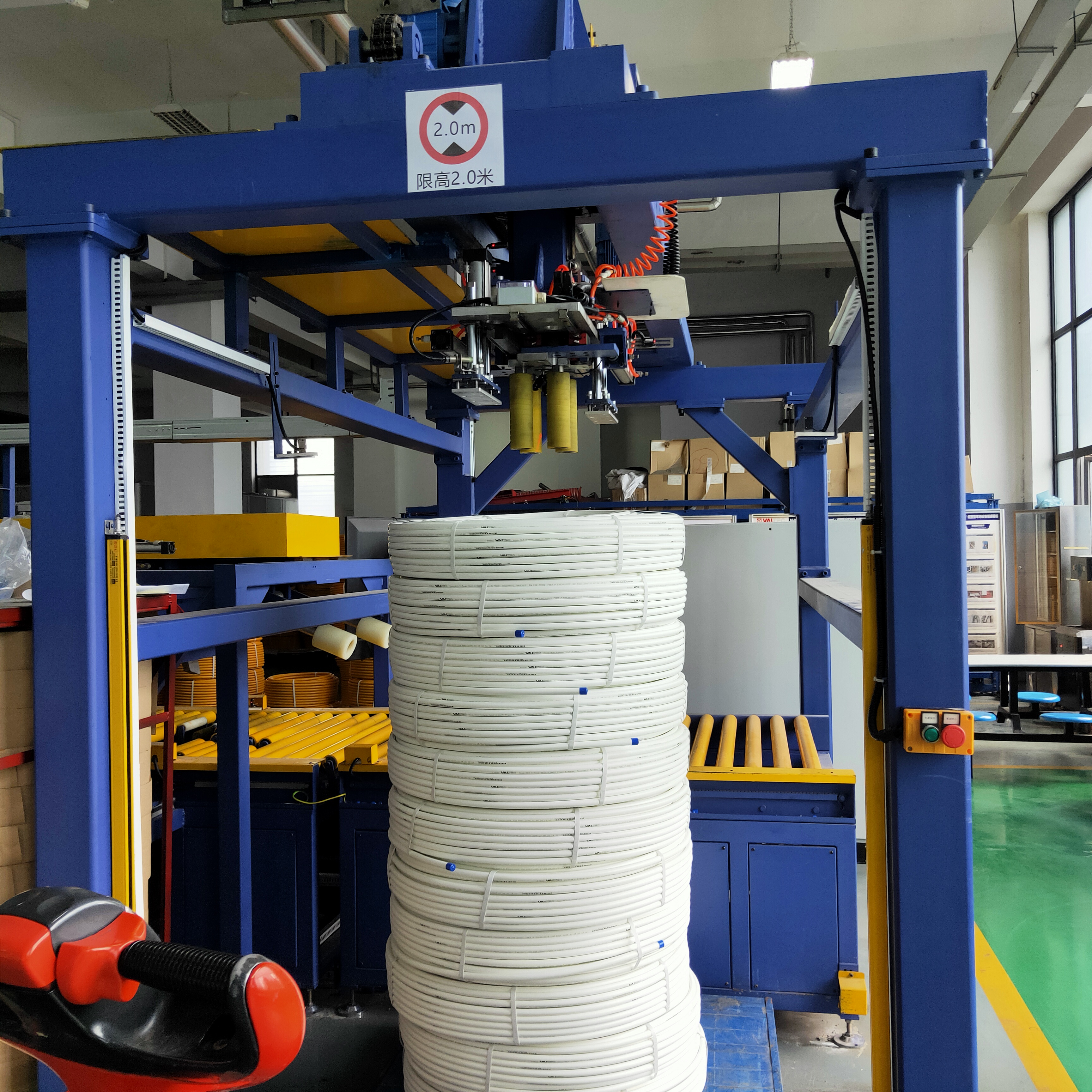 Unidad de envasado automático de bobinas de plástico de suministro